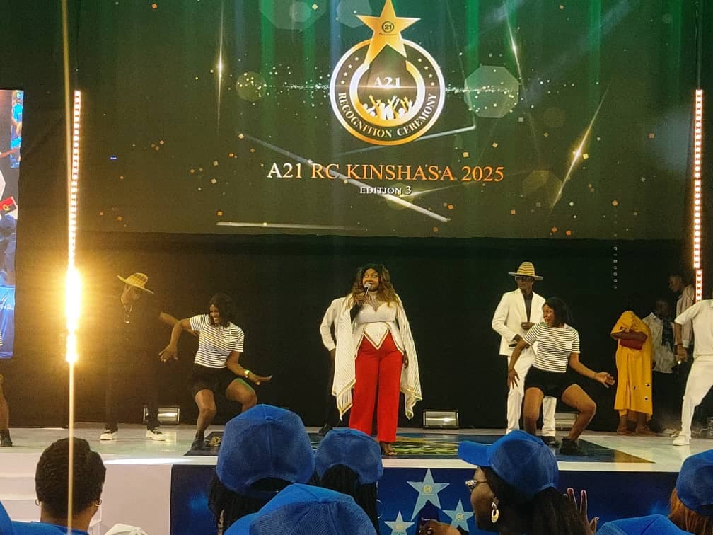 Mbilia Bel illumine la cérémonie de reconnaissance de l’Académie A21 RC Kinshasa 2025