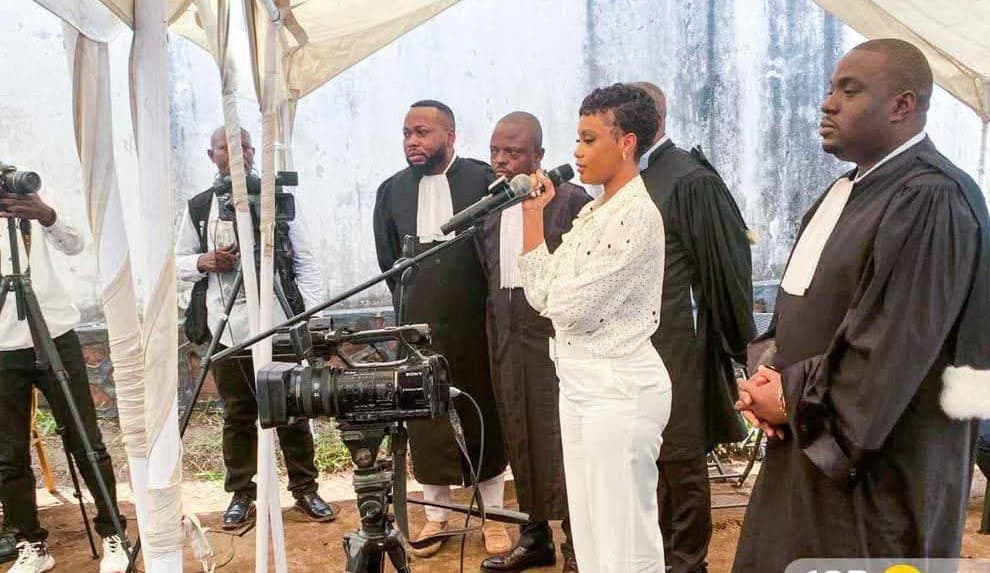 Affaire Rebo Tchulo : la chanteuse confrontée à la justice militaire tout en poursuivant sa carrière musicale
